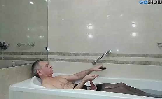 吹口琴 - Tub Masturbation SelfStimulating in a Sexy Water Playground