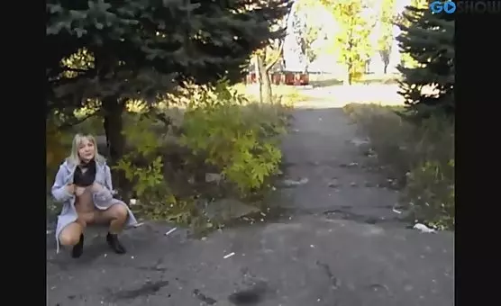 奶头美女脱衣服乳房检查脱内衣 - Horny Teasing Chic with Natural Tits and Ass